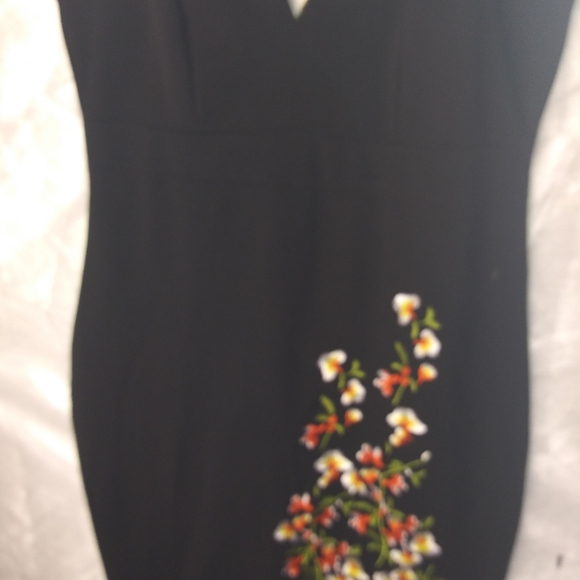 Dress - Picture 10 of 10